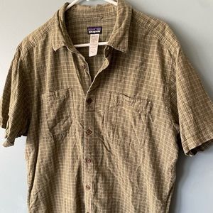 Men’s Patagonia hemp and linen short-sleeved button up. Large, in good condition